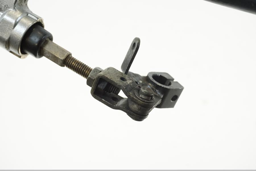 Höger sida på Bromshuvudcylinder från en Yamaha XVS 1100 -2001 motorcykel.