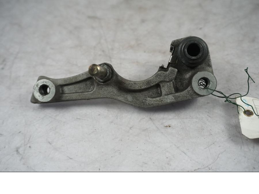 Framsidan på Bromsoksfäste från en Honda XRV 750 -1993 motorcykel.