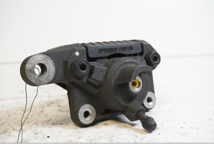 Framsidan på Bromsok från en Suzuki SV 650 -2002 motorcykel.