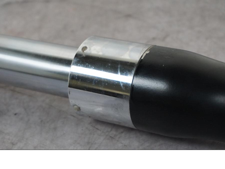 Snett nerifrån på Gaffelben från en Kawasaki VN 1500 -1996 motorcykel.