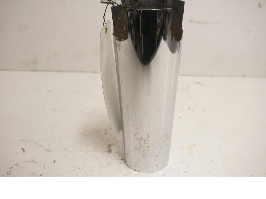 Baksidan på Gaffelbendekor från en Kawasaki VN 1500 -1999 motorcykel.