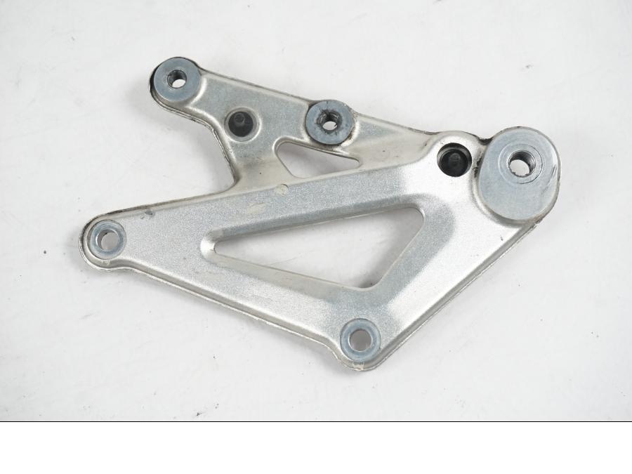 Baksidan på Bromspedalfäste från en MV Agusta Dragster -2014 motorcykel.