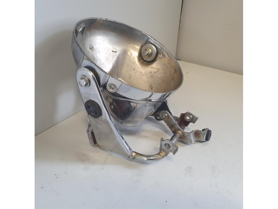 Snett nerifrån på Strålkastarhus från en Yamaha XV 400 -1983 motorcykel.