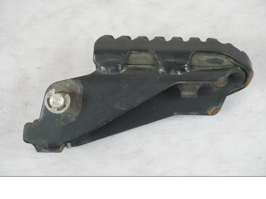 Baksidan på Fotpinne från en Triumph Tiger Explorer -2013 motorcykel.