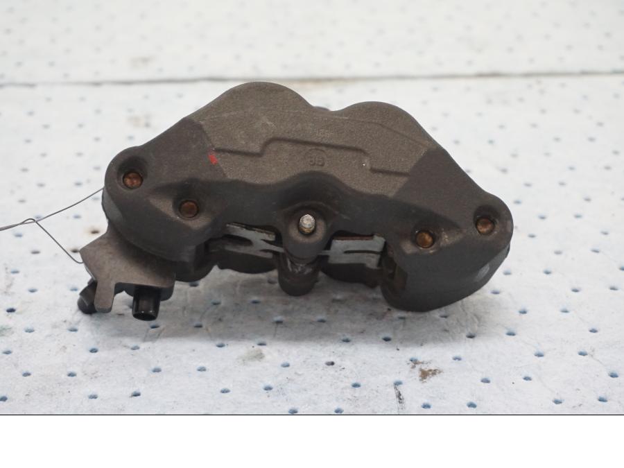 Höger sida på Bromsok från en Kawasaki Z 900 -2019 motorcykel.