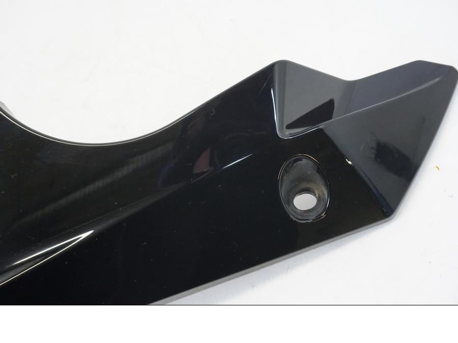 Baksidan på Magkåpa från en Kawasaki NINJA 400 -2020 motorcykel.