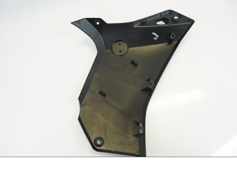 Baksidan på Bensintankskåpa från en Yamaha Tenere 700 -2020 motorcykel.