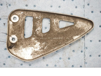 Baksidan på Fotpinnehälskydd från en Suzuki TL 1000 S -1997 motorcykel.