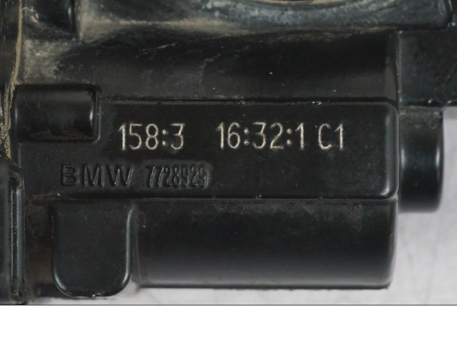 Vänster sida på Spjällhus från en BMW R 1200 GS -2018 motorcykel.