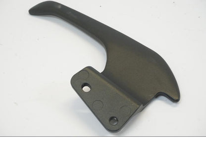 Snett uppifrån på Passagerarhandtag från en Yamaha YS 125 -2017 motorcykel.