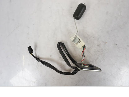 Framsidan på Bensintankgivare från en Kawasaki Z 800 -2014 motorcykel.