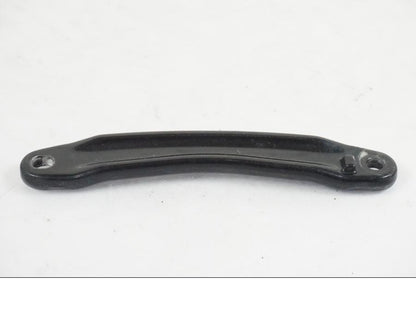 Baksidan på Fotpinnefäste inre från en KTM 390 Adventure -2021 motorcykel.