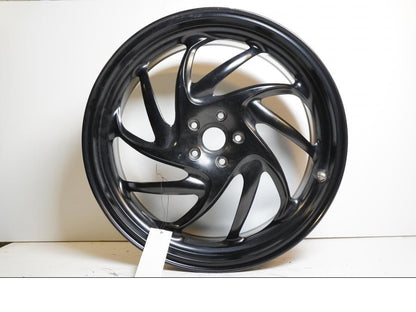 Framsidan på Fälg från en BMW F 800 S -2009 motorcykel.