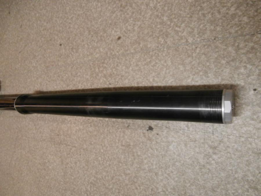 Vänster sida på Gaffelben från en Aprilia SXV 550 -2008 motorcykel.