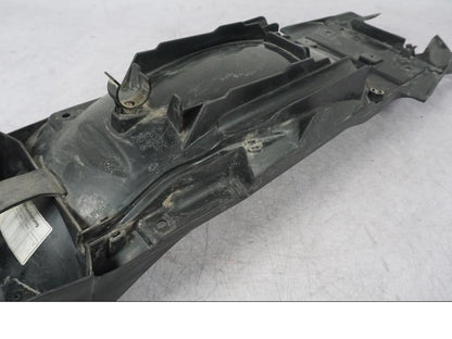 Baksidan på Undertail från en BMW R 1200 GS -2005 motorcykel.