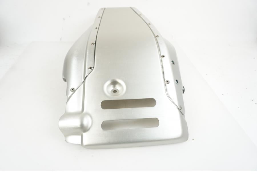 Baksidan på Motorskyddskåpa från en Ducati Desert X -2023 motorcykel.