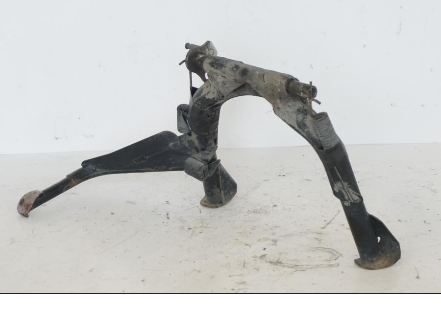 Höger sida på Centralstöd från en Honda SH 300 A -2011 scooter.