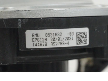 Snett uppifrån på Bensintanklucka från en BMW R 1250 GS -2021 motorcykel.