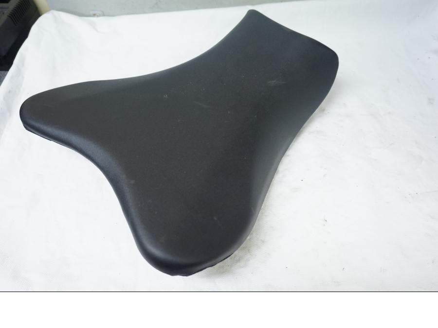 Vänster sida på Sadel från en Suzuki GSX-R 1000 -2008 motorcykel.