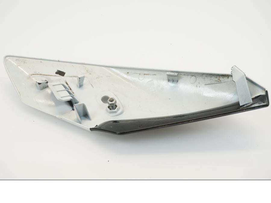 Snett uppifrån på Strålkastarkåpa från en BMW S 1000 R -2019 motorcykel.