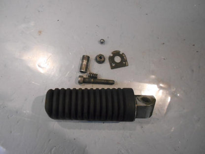 Framsidan på Fotpinne från en Yamaha FZS 1000 -2002 motorcykel.