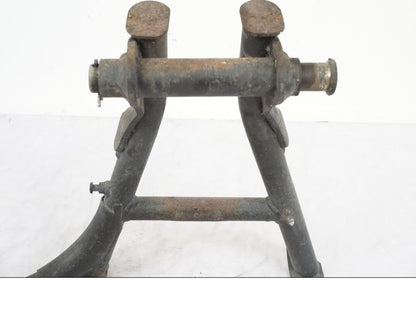 Snett nerifrån på Centralstöd från en Honda NT 650 V -2002 motorcykel.