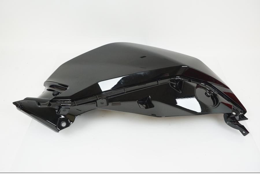 Baksidan på Bensintankskåpa från en BMW G 310 R -2021 motorcykel.