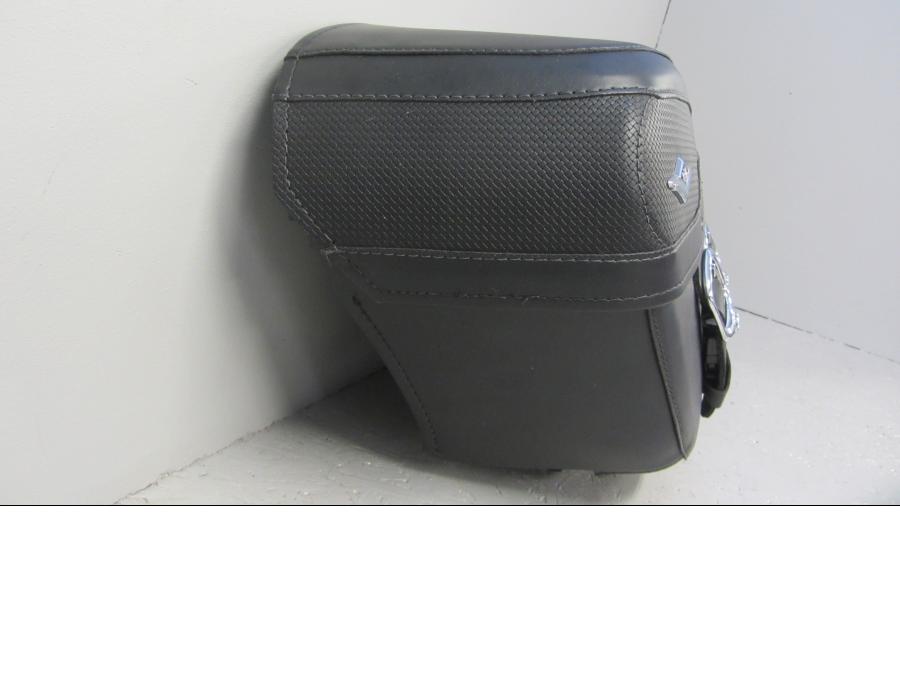 Vänster sida på Sidoväska från en H-D Touring Road King Classic FLHRCI -2018 motorcykel.