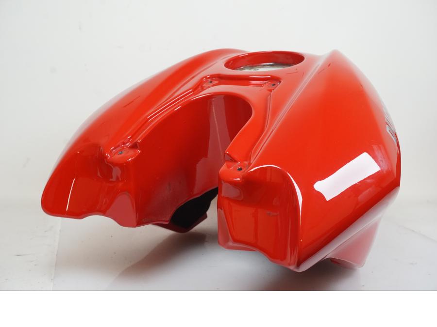 Extrabild4 på Bensintank från en Ducati Streetfighter S -2011 motorcykel.