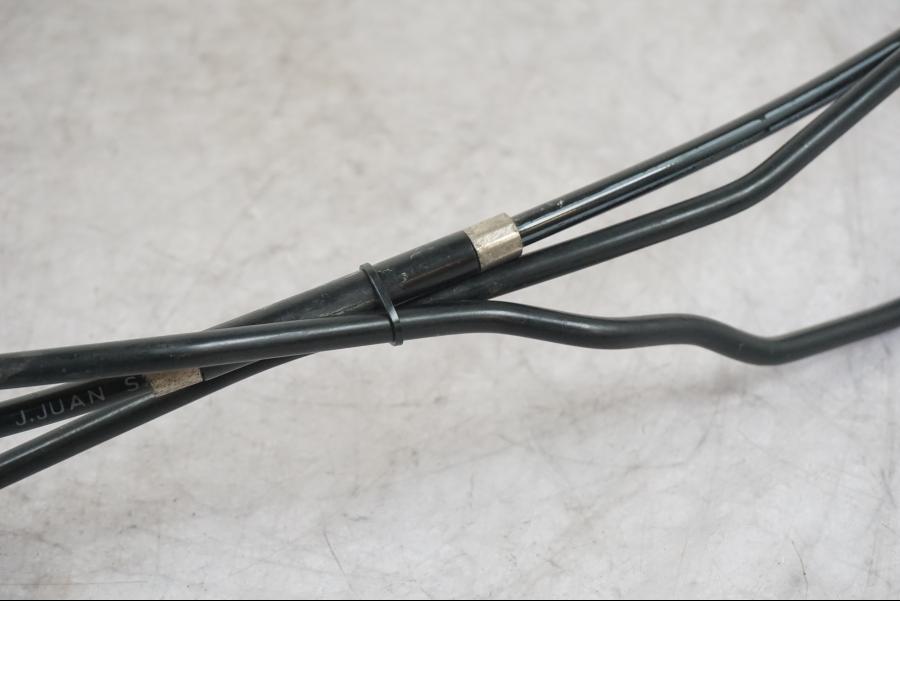 Vänster sida på Bromsledning från en BMW K 1600 GTL -2015 motorcykel.