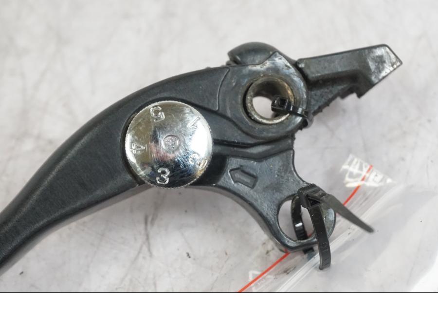 Vänster sida på Kopplingsgrepp från en Buell 1125 R -2008 motorcykel.