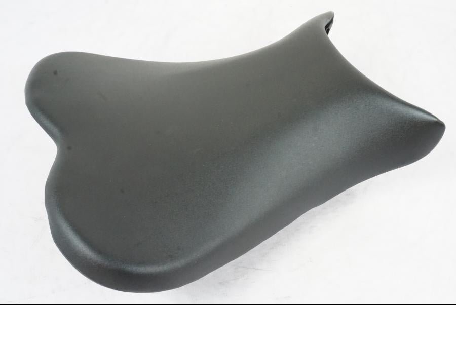 Höger sida på Sadel från en Suzuki GSX-R 750 -2006 motorcykel.