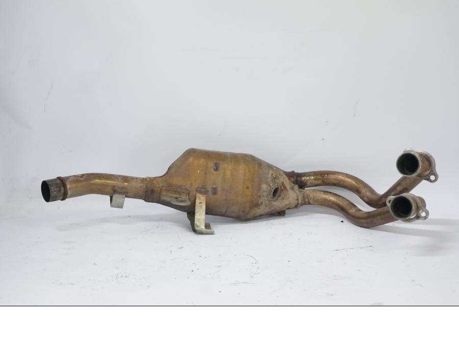 Vänster sida på Grenrör från en Honda CB 500 X -2015 motorcykel.