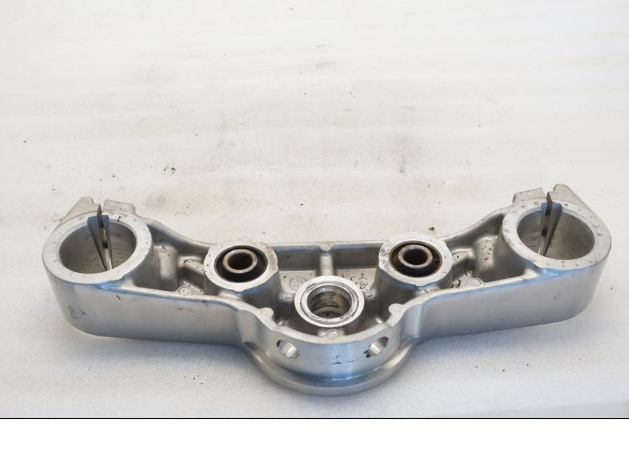 Vänster sida på Gaffelkrona från en Yamaha XVZ 13TD -1999 motorcykel.