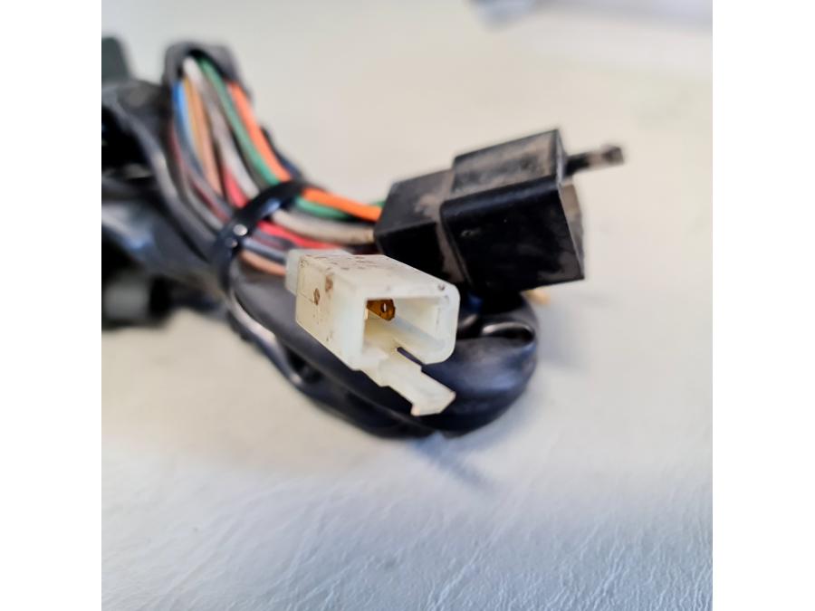 Extrabild1 på Styrelreglage från en Kawasaki Zephyr 750 -1991 motorcykel.