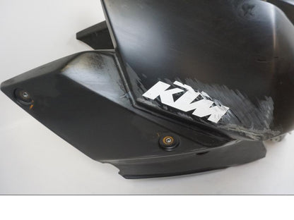 Baksidan på Bensintank från en KTM 990 SM -2009 motorcykel.