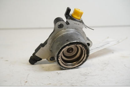 Baksidan på Kopplingslavcylinder från en Kawasaki ZZR 1200 -2002 motorcykel.