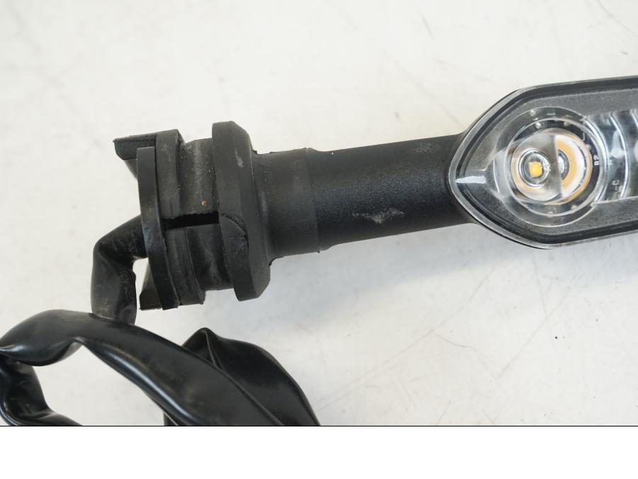 Höger sida på Blinkers LED från en Yamaha MT-09 -2021 motorcykel.