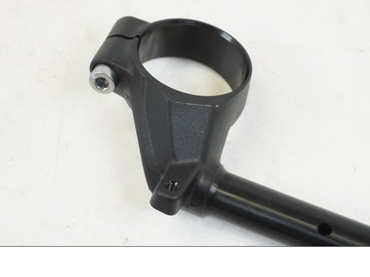 Extrabild2 på Styre från en Triumph Speed Triple -2021 motorcykel.