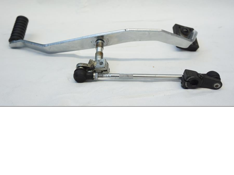 Baksidan på Växelpedal från en Kawasaki VN 900 -2006 motorcykel.