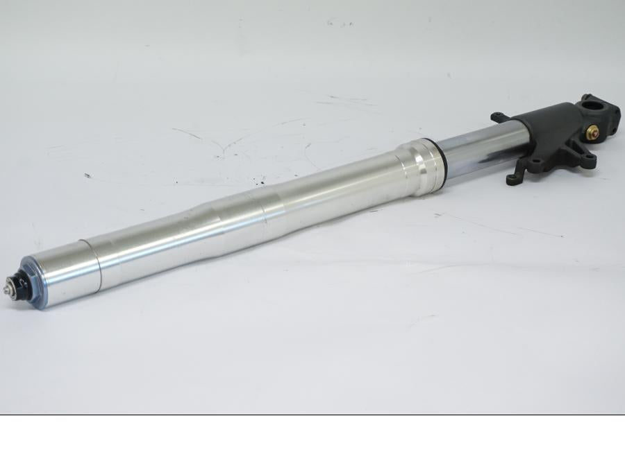 Framsidan på Gaffelben från en Honda CBR 900 RR -2002 motorcykel.