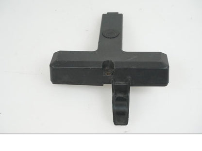 Baksidan på Batterihållare från en Ducati 848 EVO -2013 motorcykel.