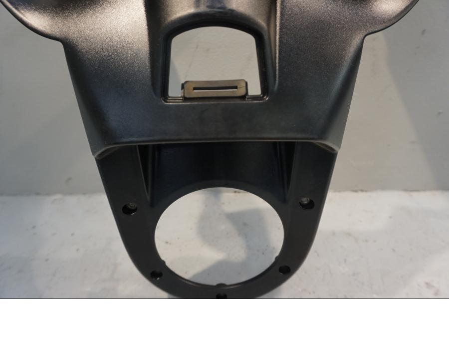 Höger sida på Bensintankskåpa från en Ducati Diavel -2015 motorcykel.