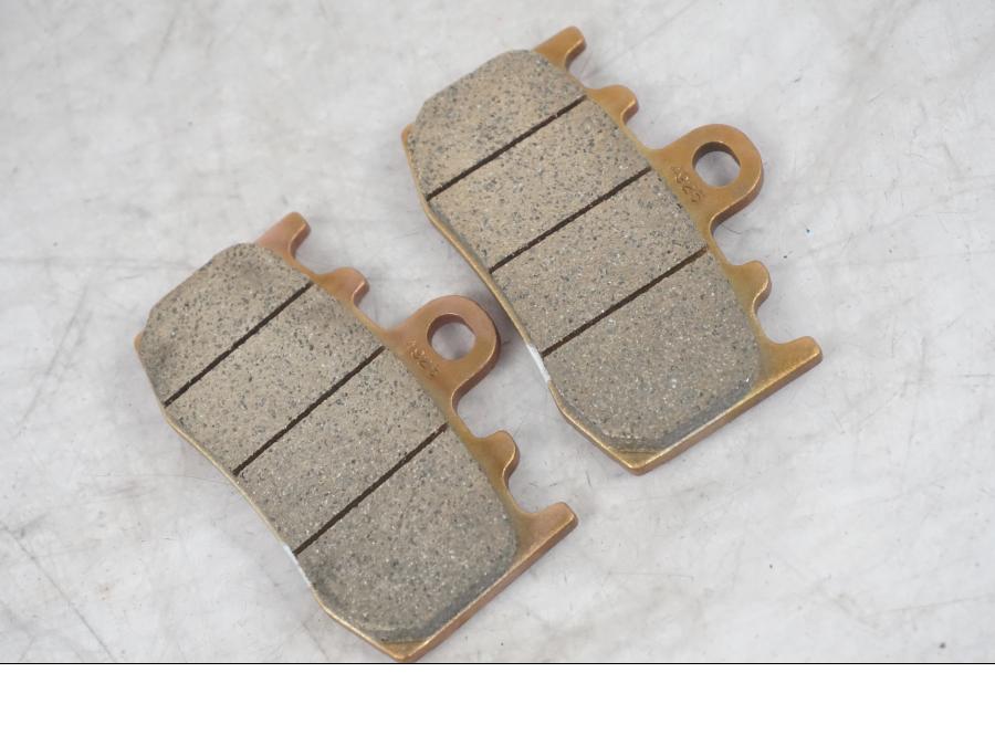 Baksidan på Bromsbelägg från en BMW R 1150 GS/A -2002 motorcykel.