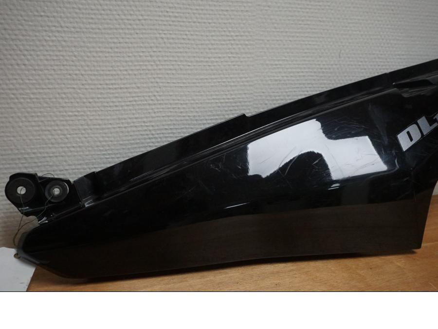 Höger sida på Sidopanel från en Suzuki DL 1000 -2006 motorcykel.