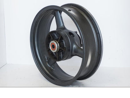 Framsidan på Fälg från en Kawasaki ZR-7 -2001 motorcykel.