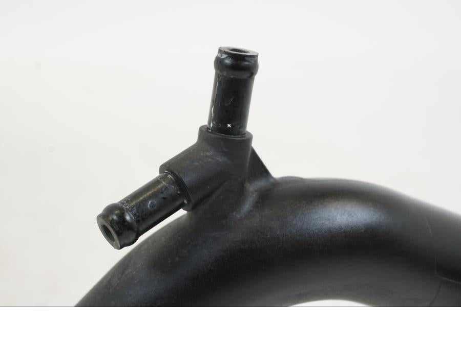 Vänster sida på Vattenrör från en Yamaha YZF 1000 R1 -2009 motorcykel.