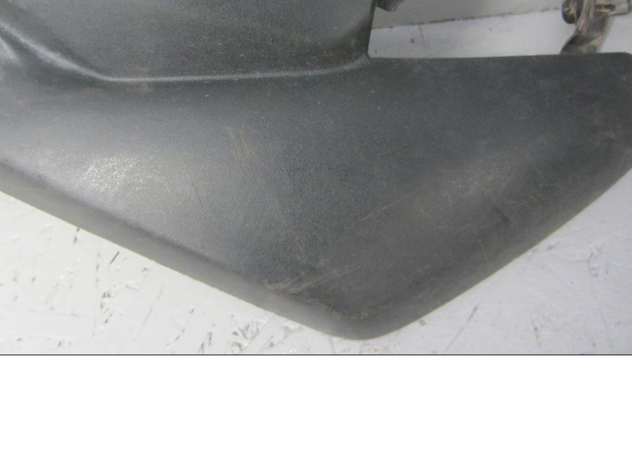 Baksidan på Framskärm från en Suzuki LTA 750 XP E -2009 motorcykel.