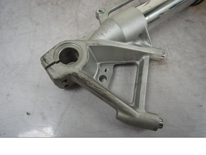 Vänster sida på Gaffelben från en BMW S 1000 XR -2019 motorcykel.