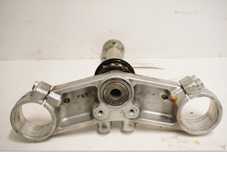 Baksidan på Gaffelkrona från en Yamaha FJR 1300 -2016 motorcykel.